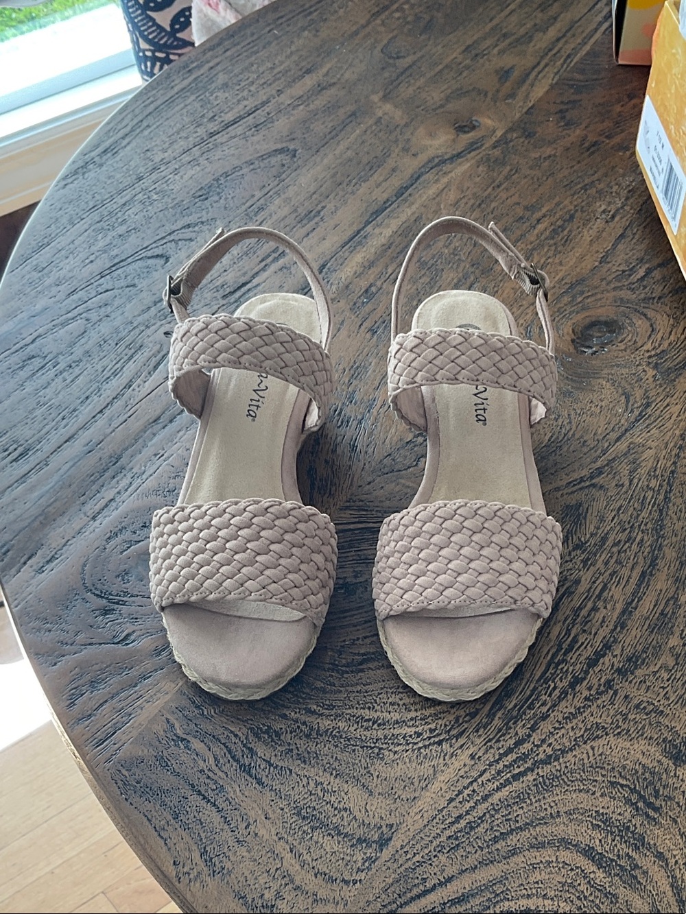 Bella Vita Women's Blush Tan Braided Two-Strap Sandals